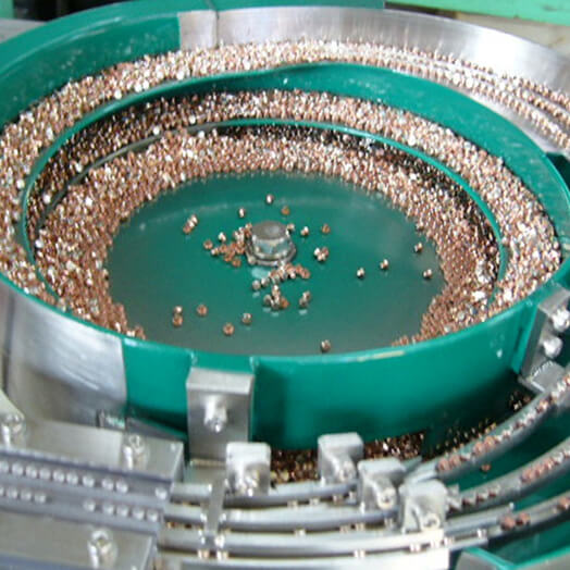 自動化装置や省力化機器が導入された製造ラインの様子